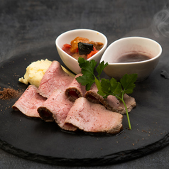 国産牛のローストビーフの瞬間燻製