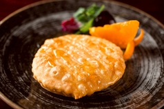 “セアダ“チーズを詰めた伝統揚げ菓子