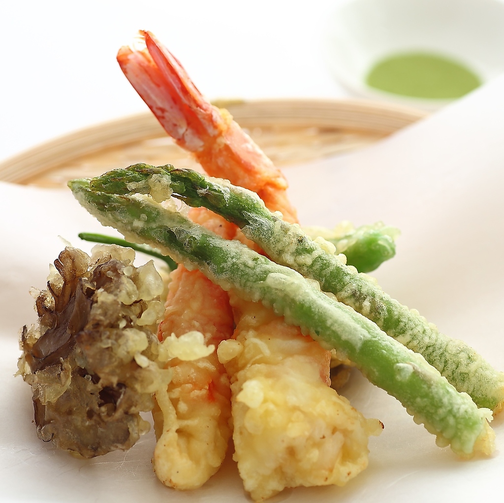 季節に沿った食材をつかった天麩羅をお薦め。