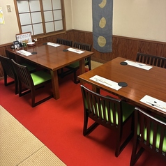 テーブル個室は5名～最大10名様をご案内できます。周囲を気にせず食事や会話を楽しんでいただけますので、フォーマル/カジュアル、どちらの場面にもご利用いただける人気のお席です。