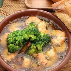 ぷりぷり海老とブロッコリーのアヒージョ~バゲット添え~