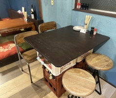 カウンター後ろのテーブル席お煙草吸う方はこちらをご利用下さい！