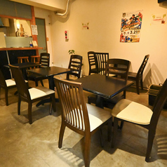 人数に合わせて自在にレイアウト変更が可能なテーブル席は、女子会や歓送迎会などの各種ご宴会に最適です。