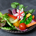 料理メニュー写真 “バーニャカウダー”彩り有機野菜と共に