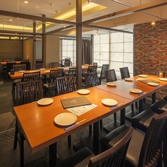 個室テーブル席/皆様、まとまった空間でご利用頂けます