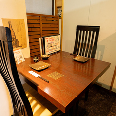 お二人でもテーブルでゆっくりと