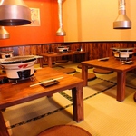 奥には最大12名様までのお座敷があり！温かみのある空間です♪