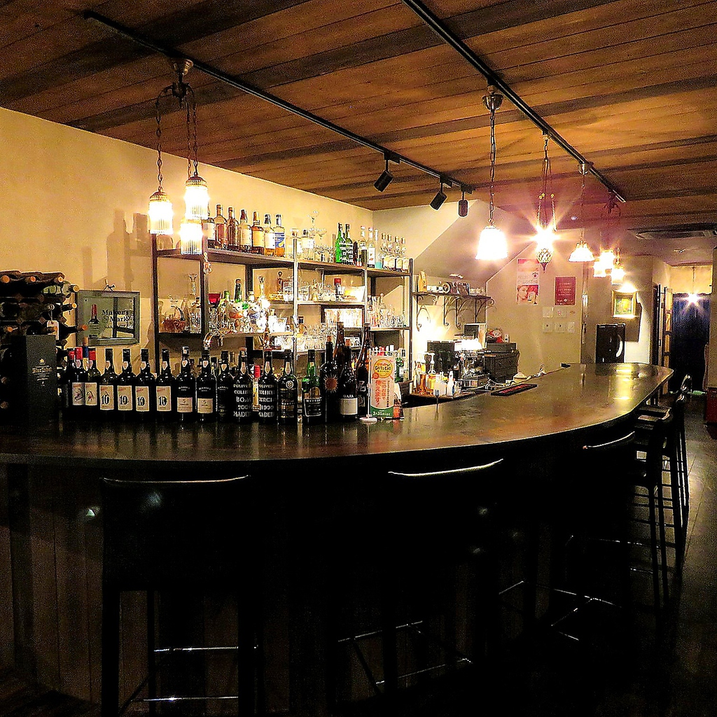 カウンター席で心地良いひと時を