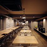 店内は広々♪全60席をご用意しております！お洒落な雰囲気のダイニングで各種宴会から普段使いまで◎