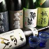 日本酒は、かの有名な久保田千寿や十四代の秘伝珠返し本丸など希少価値のあるお酒も多数ご用意しております。山形、新潟、富山、島根、京都など全国各地から仕入れております。日本酒がお好きな方にはたまらない品揃えです。日本酒が苦手な方には、サワー、カクテル、ノンアルカクテル、ソフトドリンクもご用意御座います。