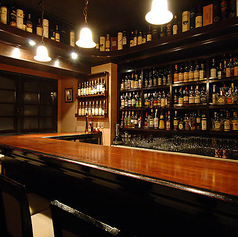 【カウンター席】お客様の好みを伺いカクテルをお作りすることもできます。