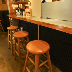 お一人様でも気兼ねなくお過ごしいただけるカウンター席も完備しており、どんなシーンでも居心地の良い時間をお約束します。