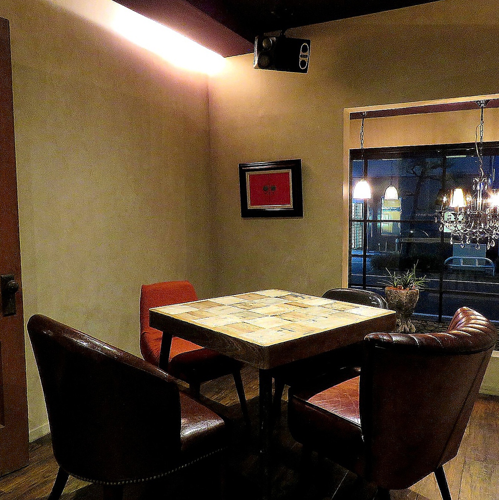 シャンデリア煌めくオシャレ空間