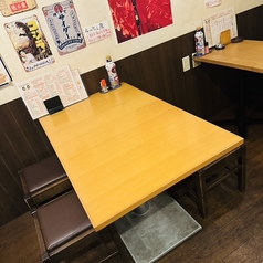 最大5名のテーブル席♪落ち着いた雰囲気のテーブル席は居心地の良い雰囲気が漂っています。ご家族やご友人との集まりにもおすすめです！
