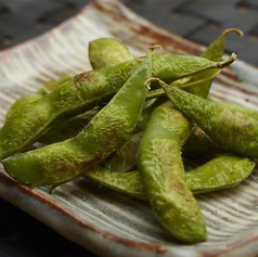 枝豆盛り合わせは500円～でご用意しております。