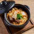 料理メニュー写真&nbsp;鮭ハラスと三つ葉の土鍋ご飯　1～2人前