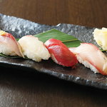 「握り寿司盛り合わせ」、「のど黒の蒸し寿司」などこだわりの海鮮メニューが豊富！