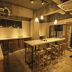 お一人様でもカップルでも、気軽に立ち寄れるカウンター席