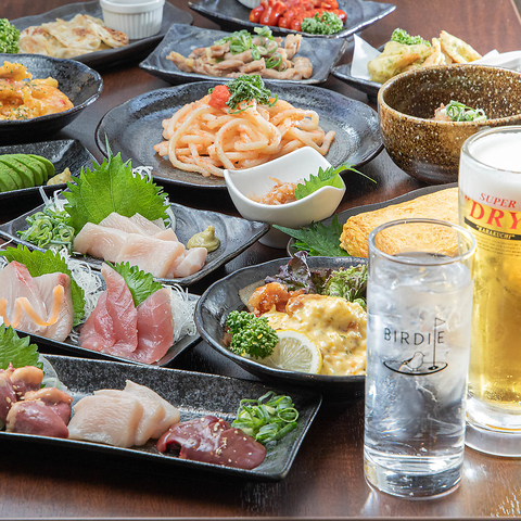 朝引き地鶏の鶏刺しと母の味、旬の食材と一品料理を楽しめる創作料理店です