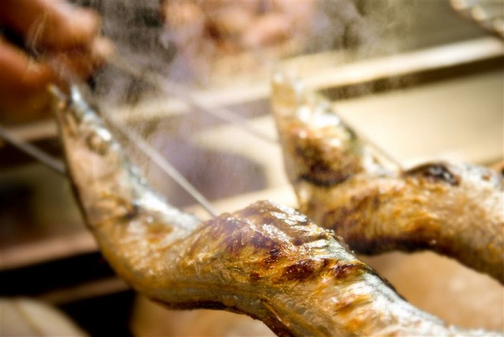 ろばたで焼いた魚は一味ちがいます！