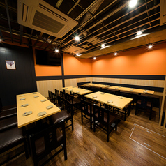 ご宴会の際は、ご利用人数によりテーブルを動かし配置することも可能です。