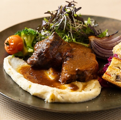 厳選した茶葉のみを直輸入、amsu tea(アムシュティー)の紅茶専門店！