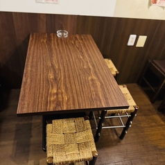 3名がけL字テーブル席☆テーブルを囲んで素敵なお食事時間をお過ごしください！駅前でアクセスも良く集まりにももってこいです！