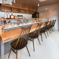 目の前に並べられたグラスは圧巻！オーダーされた食事に対してベストなワインをご提案することも可能です♪お気軽に相談くださいませ。恋人や２～3名様のご利用に最適◎