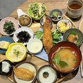 料理メニュー写真&nbsp;おまかせ小鉢御膳セット（味噌汁、いなり、白ご飯、コーヒー、甘味付）