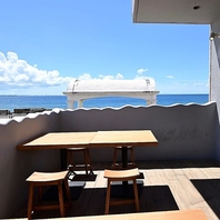 【北谷の青い海を一望できる、癒しの空間】