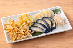 宗田節まみれ漬物盛り合わせ(三種の漬物宗田節まみれ)