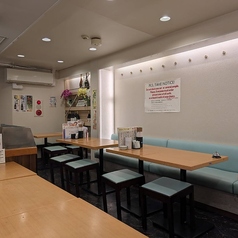 4名様以上も利用可能なテーブル席もご用意しております。