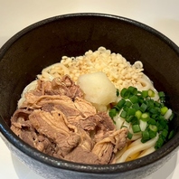 丁寧に炊き上げる特製タレと厳選された高級食材