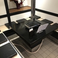 落ち着いた雰囲気の店内にはテーブル席をご用意しております。周りのお席とは離れておりますので、ゆったりとご宴会をお楽しみいただけます。ぜひ素敵なご宴会のひと時をお過ごしください♪ご予約受付中！