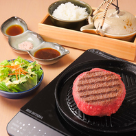 つなぎ不使用スパイスと厳選肉だけで仕上げるハンバーグ