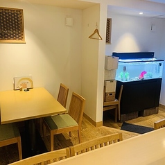 岩手三陸の海の幸やブランド牛などがお召し上がりいただける"ふう鈴"は、一歩入ると木の温もりに包まれた和モダンな空間が広がります。広々としたテーブル席も完備。ゆっくりとお過ごしいただけるため、特別な日や大切な方との食事にも最適です。