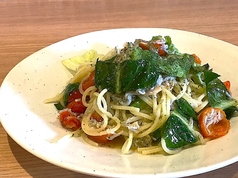 しらすとレタス、トマトのパスタ