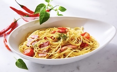 燻製ベーコンとフレッシュトマトのペペロンチーノ