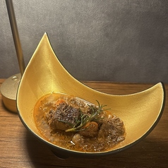 赤薔薇の魔女が紡ぐ とろける牛すじの赤ワイン煮