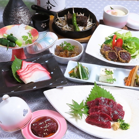 一品料理のほか、熊本県産馬刺しや鯨、季節食材などの創作料理を楽しめるお店です！