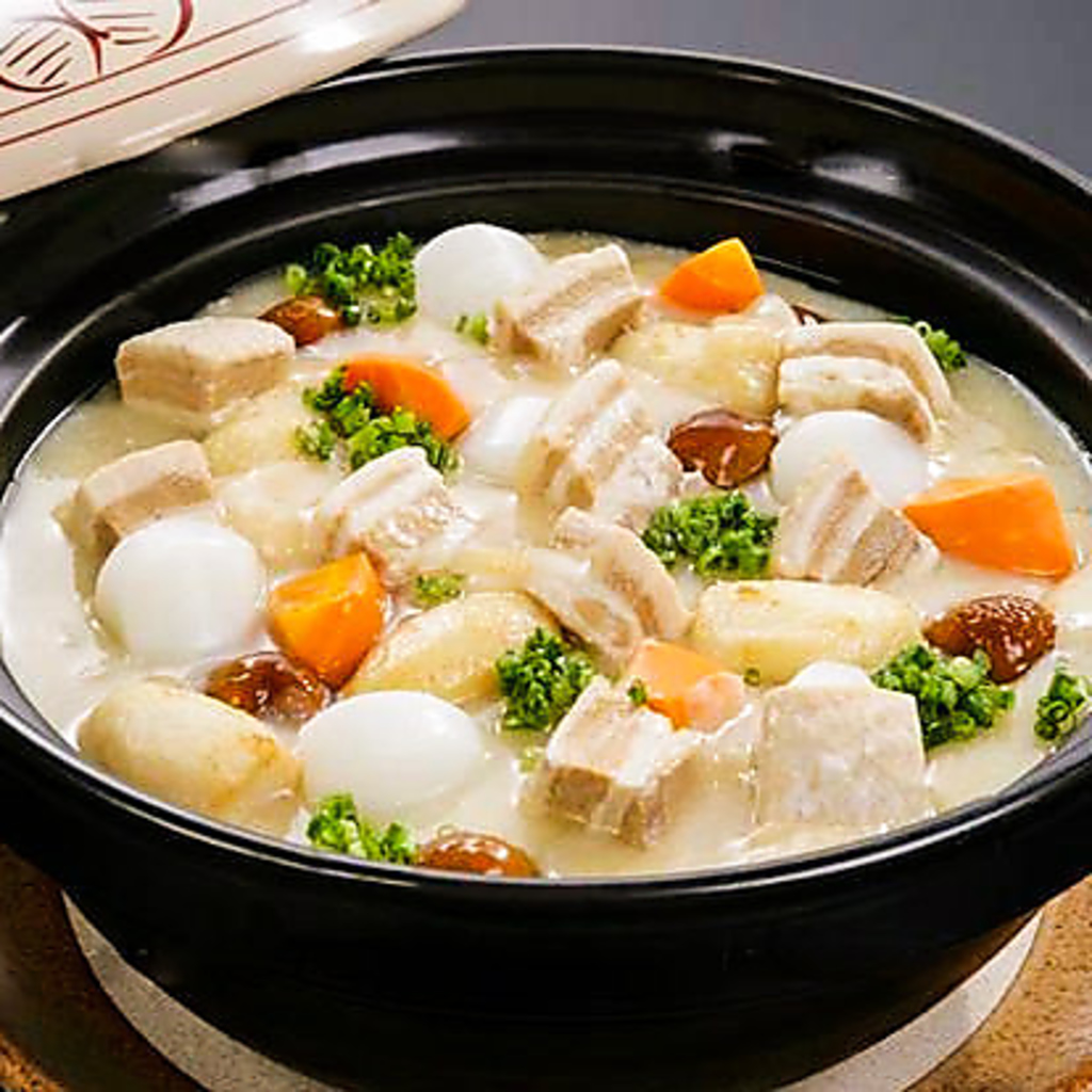 おすすめ逸品★『スタミナ満点!!鎌倉野菜とじゃがバターの地鶏寄せ鍋』地鶏の旨味が溶け込んだ濃厚鍋