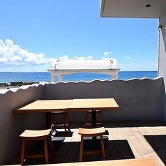 【テラス席は喫煙OK！】愛煙家さんに嬉しい♪テラス席では喫煙もOKです◎お昼と夜とで異なる雰囲気を存分に楽しめるテラス席で至福のひとときをお過ごしいただけます★