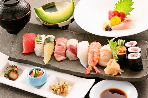 新鮮な地物素材を贅沢に使ったジャズの似合うモダンな寿司屋で過ごすオトナ時間。