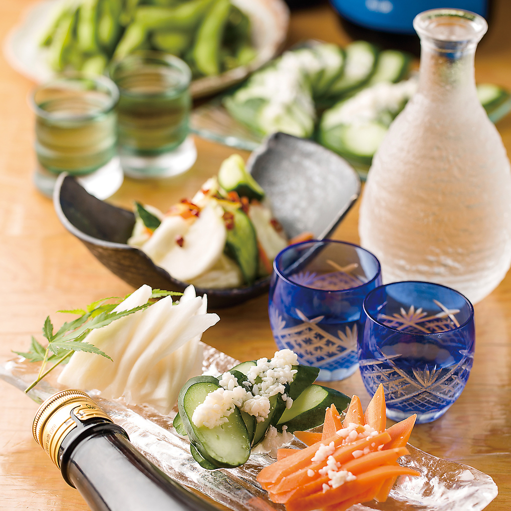 旬の牡蠣や新鮮なお魚など厳選素材の数々を、当店自慢の日本酒とお楽しみ下さい♪