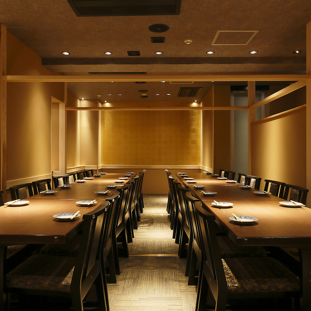 ２Ｆは最大30名様まで収容可能な宴会場、VIPルームなど。各種宴会にご利用いただけます。