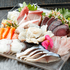 お造りお任せ盛り合わせ(まぐろ、かつお、ぶり、しめさば、サーモン等) 3種