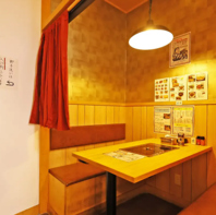 カウンター席も完備。貸切も可能♪半個室空間もあります