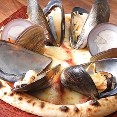 《トマト系》活ムール貝とアサリのピッツァ