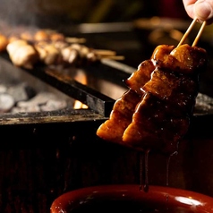 炭からこだわる炉端焼き！炭火串焼きはやみつき必至！