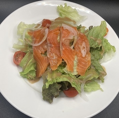【冷菜】自家製スモークサーモンのサラダ